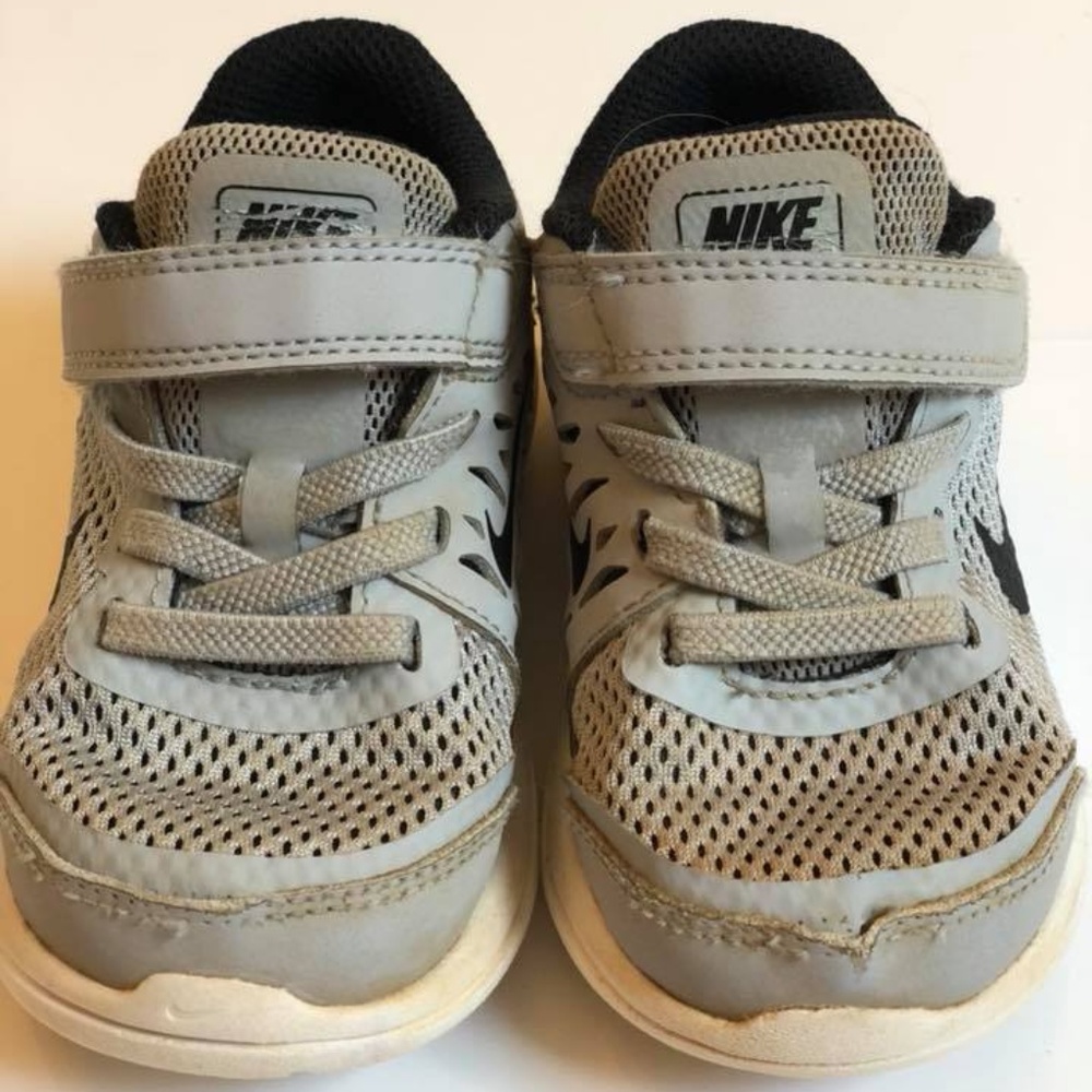 Nike Size 7 Gray Shoes